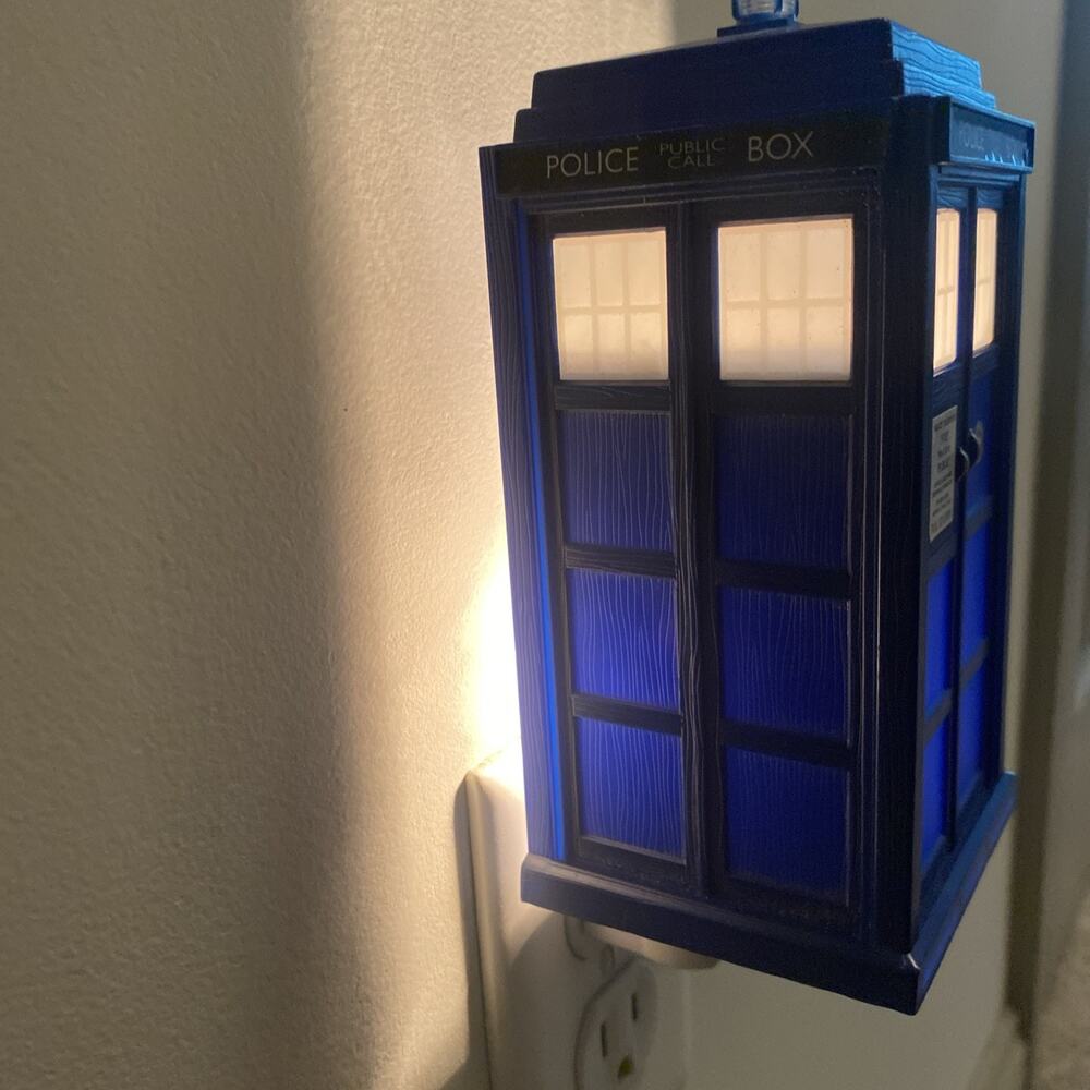 Doctor Who Tardis Box Phone Booth Night Light - Picture 7 of 7